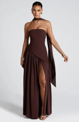 Maxi dresses : Robe Longue Femme Élégant Moderne Fendue in Marron van Seroa