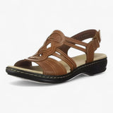 Sandals : Sandales Femme Confortables et Élégantes en Cuir Noir avec Talon Compensé Bas in Marron van Seroa