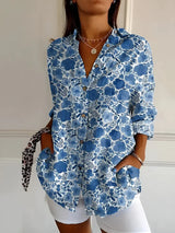 top blouses : Blouse femme élégante en coton bleu océan, manches longues boutonnées pour le bureau in Bleu foncé van Seroa